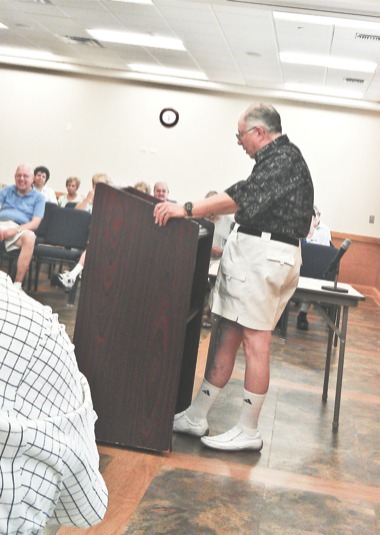 Fred Leznek speaks to the Current Events Charter Club for the first time as president on July 3. (Photo by Mason Souza/Sun Day)