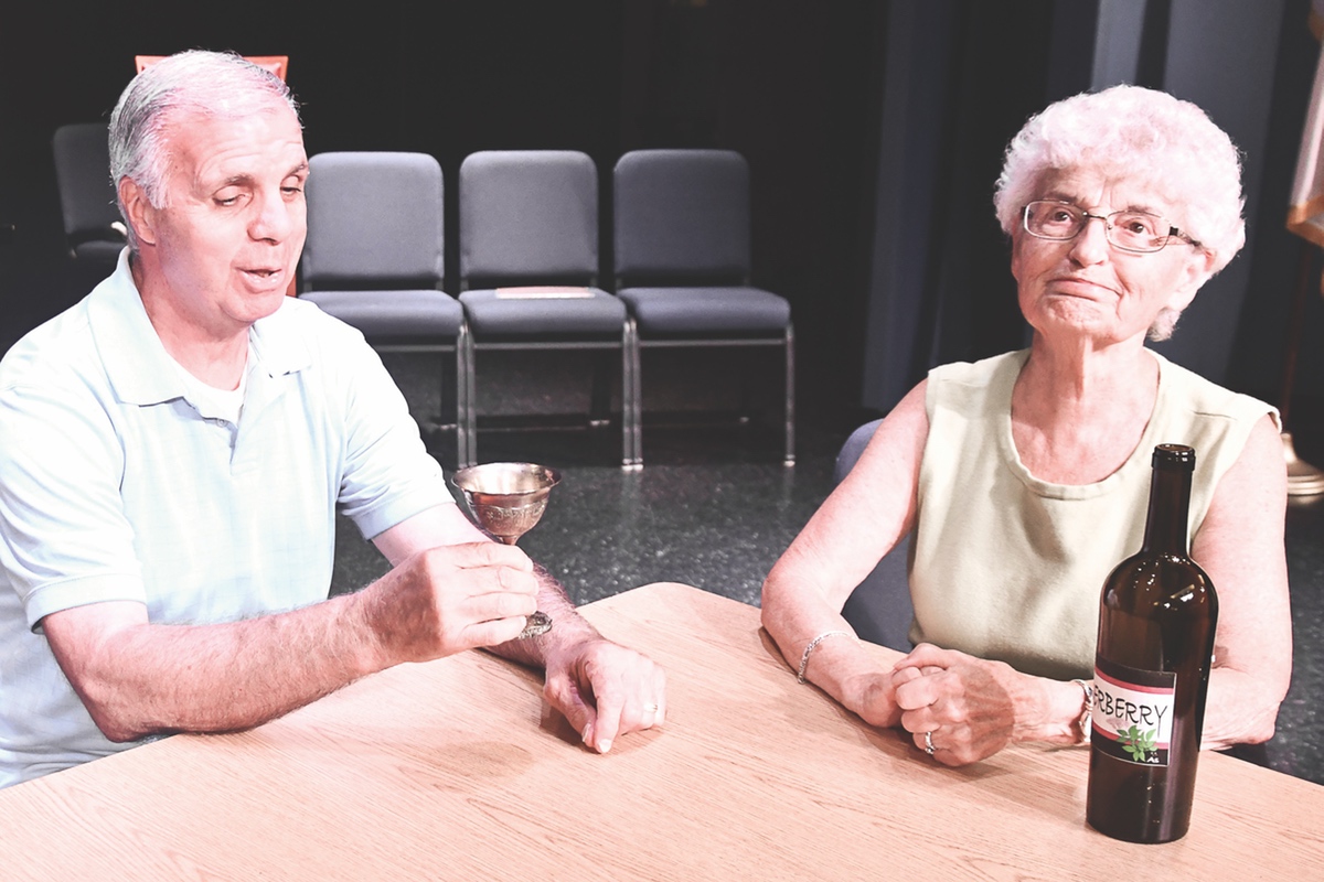 Bob Hernandez sipping elderberry wine served by Eileen Solsberger. (Photos by Christine Such/Sun Day)