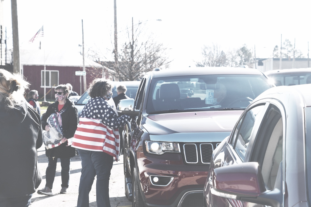 Gazeebo Valor quilters and McHenry County Historical Society members pass out Valor Quilts to veterans in their cars.