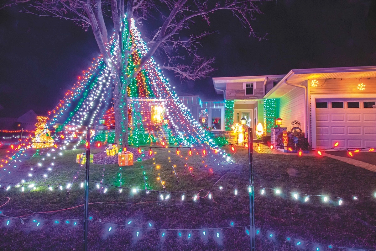 Sun City resident David Mathis decorates his house with approximately 8,000 lights for the holidays, a tradition he began nineteen years ago. (Photos by Christine Such/Sun Day)