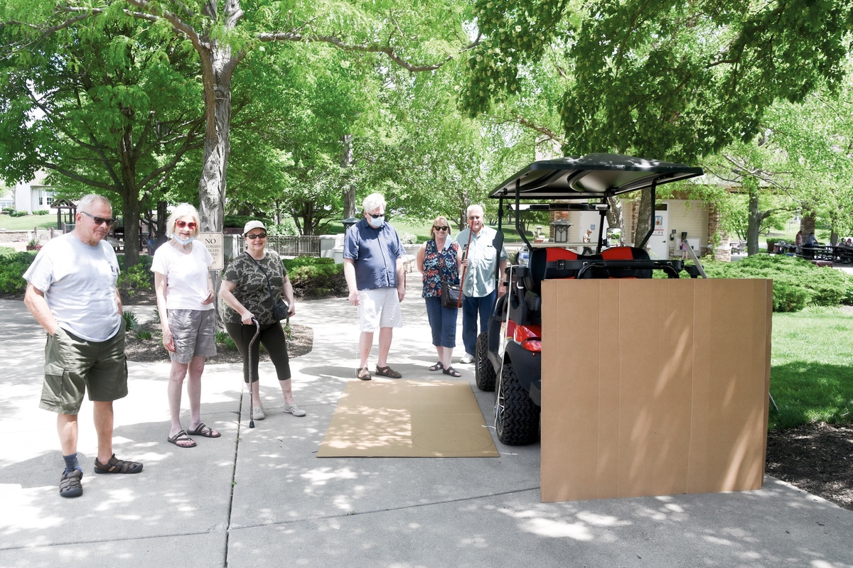 Wildflower Lake Friends Meet to work on their design for the Sun City Golf Cart Parade. (Photo by Christine Such/Sun Day)